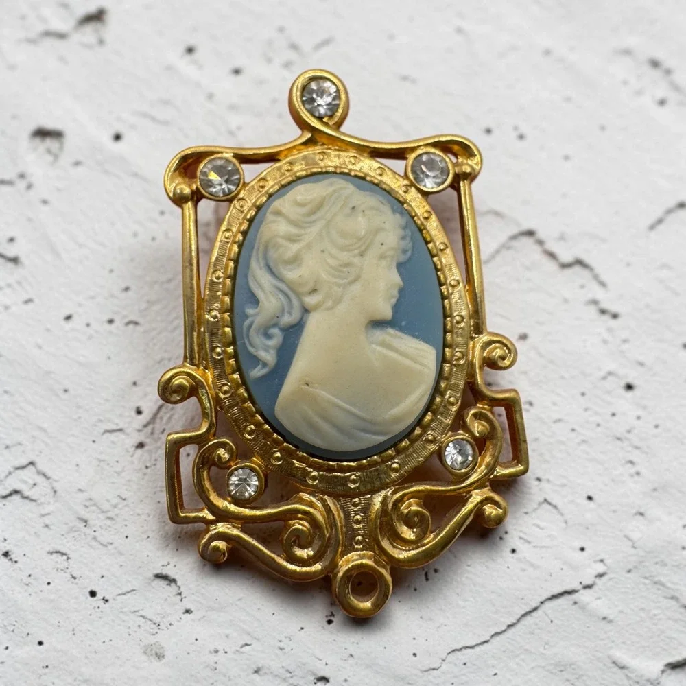 Vintage Gold Tone Blue Cameo Brooch Rhinestone Ornate Frame Pendant Loop